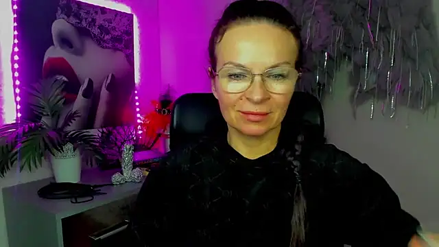 Snapshot of HelenLuxx chatting on 02.12.26 HelenLuxx online show from 02.12.26