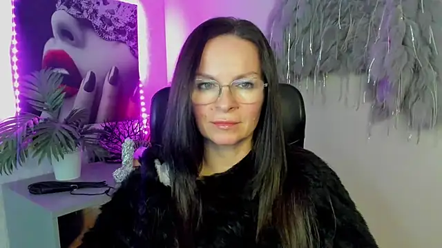Snapshot of HelenLuxx chatting on 03.04.26 HelenLuxx online show from 03.04.26
