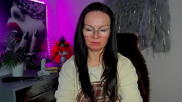 Snapshot of HelenLuxx chatting on 03.05.26 HelenLuxx online show from 03.05.26