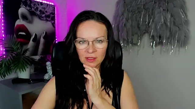 Snapshot of HelenLuxx chatting on 03.12.26 HelenLuxx online show from 03.12.26