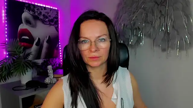 Snapshot of HelenLuxx chatting on 03.13.26 HelenLuxx online show from 03.13.26