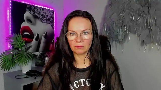 Snapshot of HelenLuxx chatting on 03.16.26 HelenLuxx online show from 03.16.26