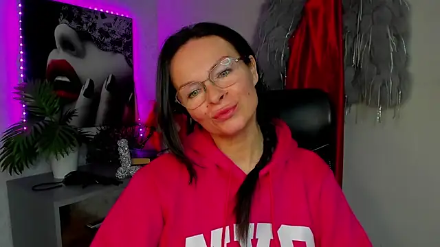 Snapshot of HelenLuxx chatting on 03.18.26 HelenLuxx online show from 03.18.26