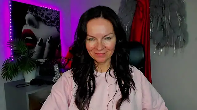 Snapshot of HelenLuxx chatting on 03.19.26 HelenLuxx online show from 03.19.26