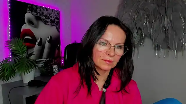 Snapshot of HelenLuxx chatting on 03.23.26 HelenLuxx online show from 03.23.26