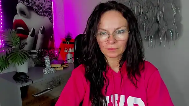 Snapshot of HelenLuxx chatting on 03.27.26 HelenLuxx online show from 03.27.26