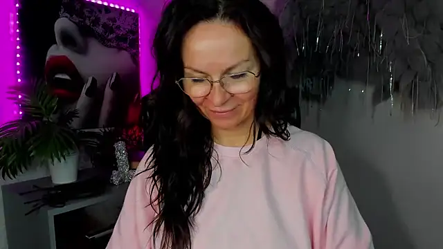 Snapshot of HelenLuxx chatting on 03.29.26 HelenLuxx online show from 03.29.26