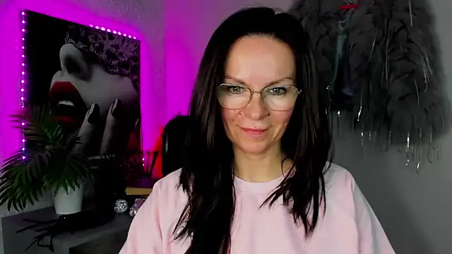 Snapshot of HelenLuxx chatting on 04.03.26 HelenLuxx online show from 04.03.26