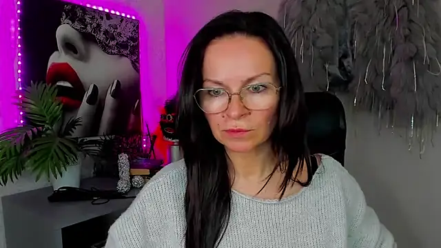 Snapshot of HelenLuxx chatting on 04.20.26 HelenLuxx online show from 04.20.26
