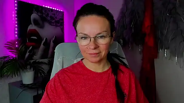 Snapshot of HelenLuxx chatting on 05.02.26 HelenLuxx online show from 05.02.26