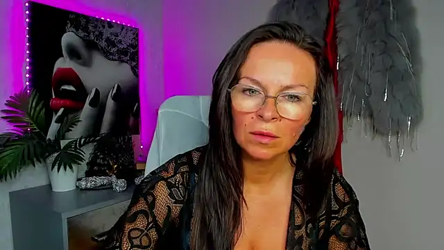 Snapshot of HelenLuxx chatting on 05.31.26 HelenLuxx online show from 05.31.26