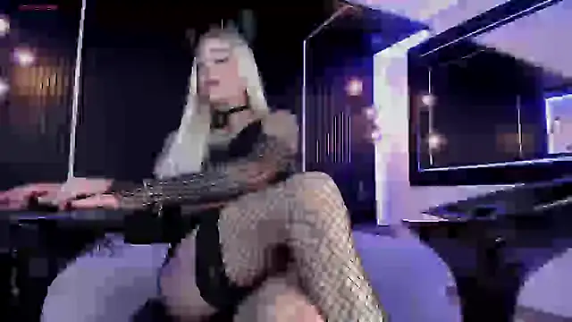  Holly Cat online show from 01.22.25