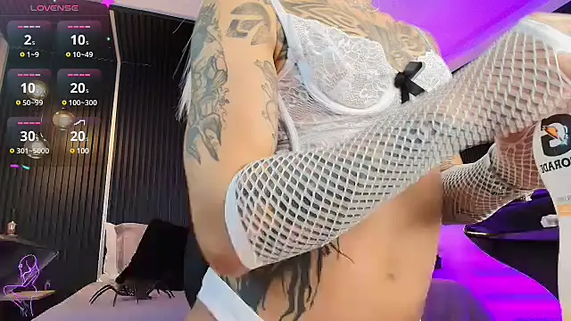  Holly Cat online show from 02.15.25