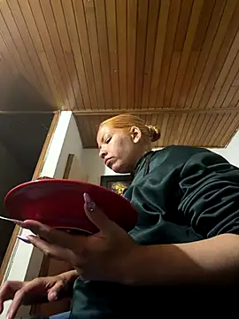 THEBOSSLARA online show from 12.19.25