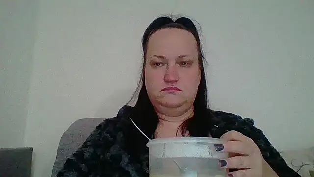 Snapshot of _squirty_cum_lady_ chatting on 10.18.25 squirty cum lady online show from 10.18.25