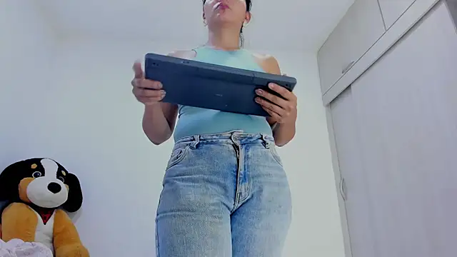 Snapshot of Amelia_Debora_Antonella chatting on 04.27.26 Amelia Debora Antonella online show from 04.27.26