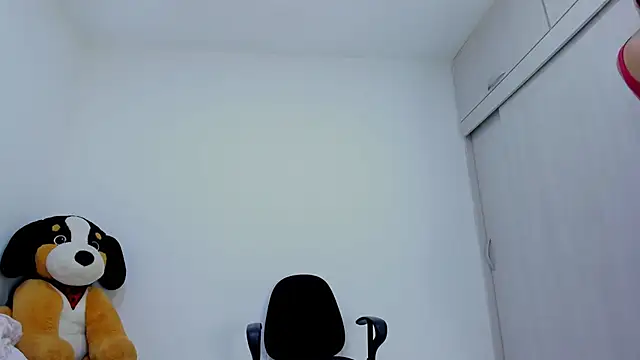 Snapshot of Amelia_Debora_Antonella chatting on 04.28.26 Amelia Debora Antonella online show from 04.28.26