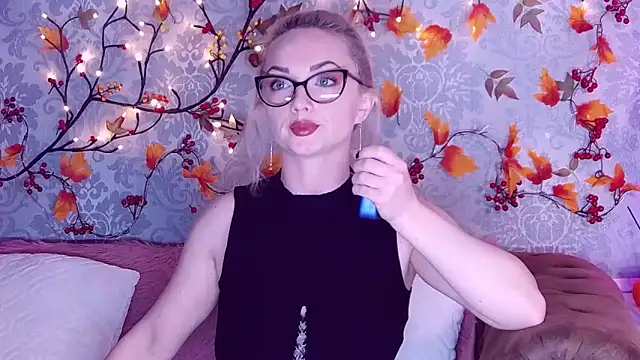 Snapshot of EllianaReese chatting on 11.19.25 EllianaReese online show from 11.19.25