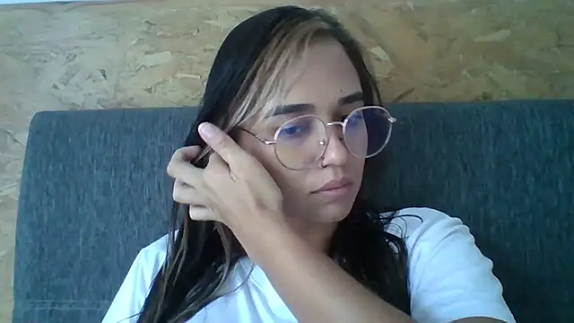 trianabell online show from 12.21.25