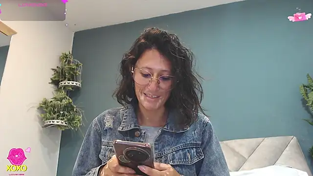Snapshot of SharisWillian chatting on 05.04.26 SharisWillian online show from 05.04.26