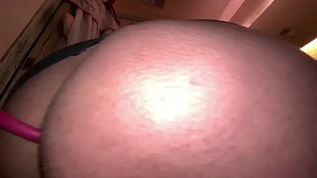 Snapshot of sissysylvia chatting on 06.19.26 sissysylvia online show from 06.19.26