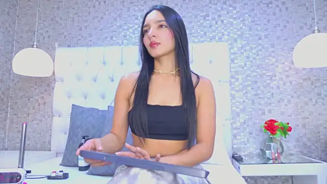 MiaSweeths online show from 11.18.25