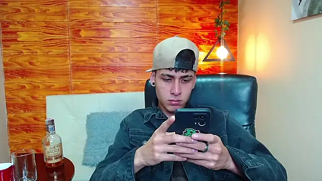 Snapshot of Bastiaan_28 chatting on 12.04.24 Bastiaan 28 online show from 12.04.24