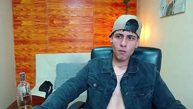 Snapshot of Bastiaan_28 chatting on 12.04.24 Bastiaan 28 online show from 12.04.24