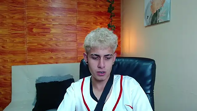 Snapshot of Bastiaan_28 chatting on 12.11.24 Bastiaan 28 online show from 12.11.24