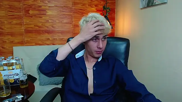 Snapshot of Bastiaan_28 chatting on 12.12.24 Bastiaan 28 online show from 12.12.24