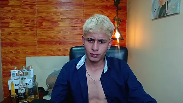 Snapshot of Bastiaan_28 chatting on 12.12.24 Bastiaan 28 online show from 12.12.24