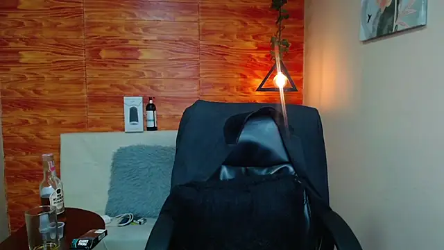 Snapshot of Bastiaan_28 chatting on 12.13.24 Bastiaan 28 online show from 12.13.24