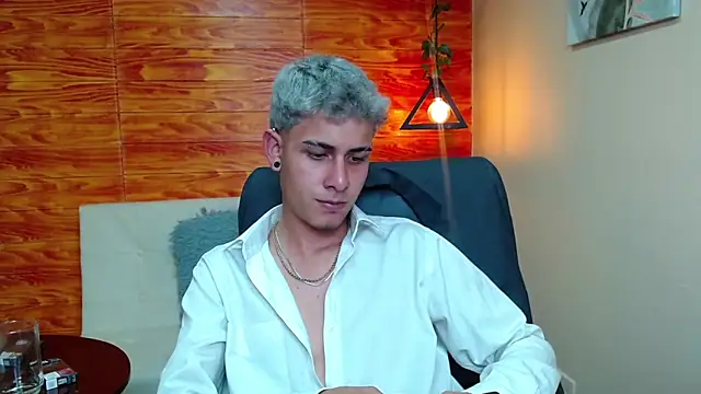 Snapshot of Bastiaan_28 chatting on 12.18.24 Bastiaan 28 online show from 12.18.24