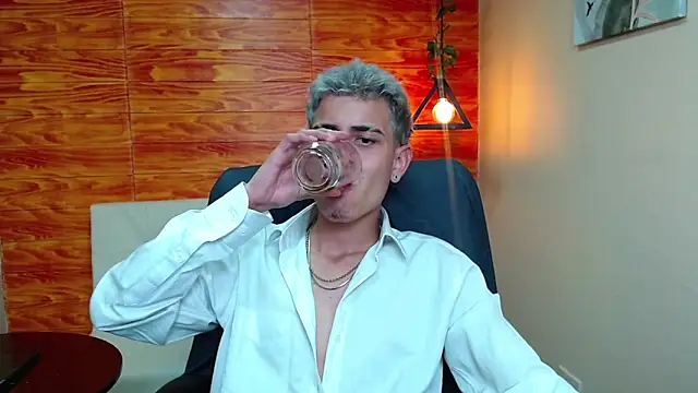 Snapshot of Bastiaan_28 chatting on 12.18.24 Bastiaan 28 online show from 12.18.24