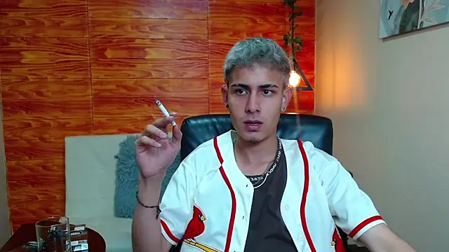 Snapshot of Bastiaan_28 chatting on 12.20.24 Bastiaan 28 online show from 12.20.24