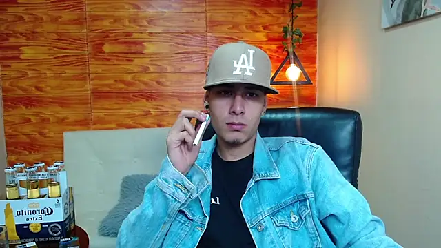 Snapshot of Bastiaan_28 chatting on 12.22.24 Bastiaan 28 online show from 12.22.24