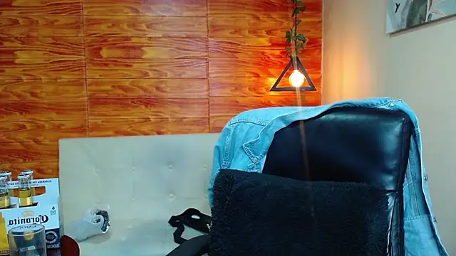 Snapshot of Bastiaan_28 chatting on 12.22.24 Bastiaan 28 online show from 12.22.24