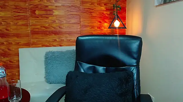 Snapshot of Bastiaan_28 chatting on 12.24.24 Bastiaan 28 online show from 12.24.24