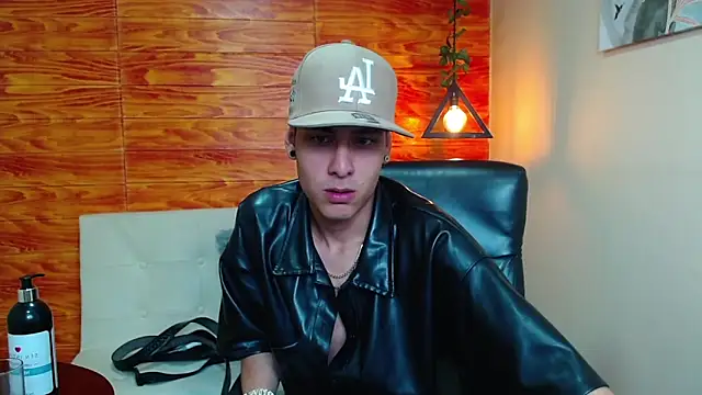 Snapshot of Bastiaan_28 chatting on 01.05.25 Bastiaan 28 online show from 01.05.25