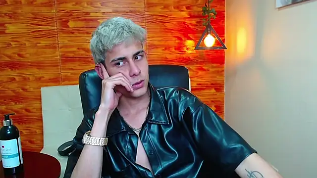 Snapshot of Bastiaan_28 chatting on 01.05.25 Bastiaan 28 online show from 01.05.25