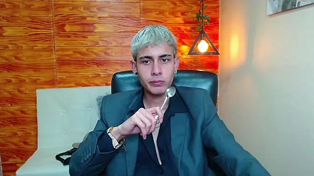 Snapshot of Bastiaan_28 chatting on 01.05.25 Bastiaan 28 online show from 01.05.25