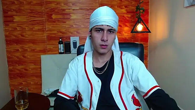 Snapshot of Bastiaan_28 chatting on 01.12.25 Bastiaan 28 online show from 01.12.25