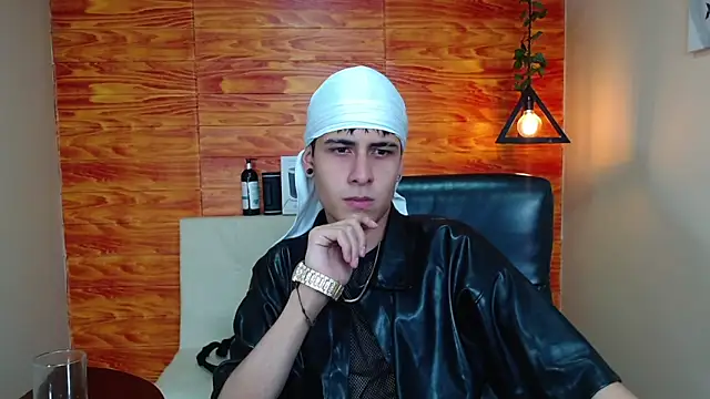 Snapshot of Bastiaan_28 chatting on 01.14.25 Bastiaan 28 online show from 01.14.25