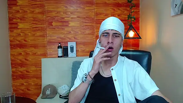 Snapshot of Bastiaan_28 chatting on 01.15.25 Bastiaan 28 online show from 01.15.25