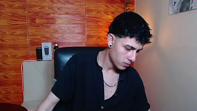 Snapshot of Bastiaan_28 chatting on 01.24.25 Bastiaan 28 online show from 01.24.25