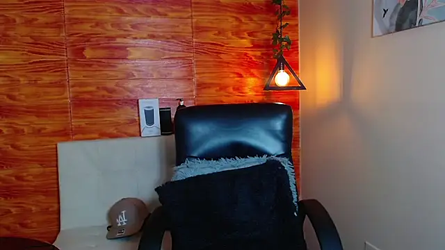 Snapshot of Bastiaan_28 chatting on 02.01.25 Bastiaan 28 online show from 02.01.25