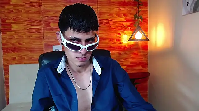 Snapshot of Bastiaan_28 chatting on 02.10.25 Bastiaan 28 online show from 02.10.25