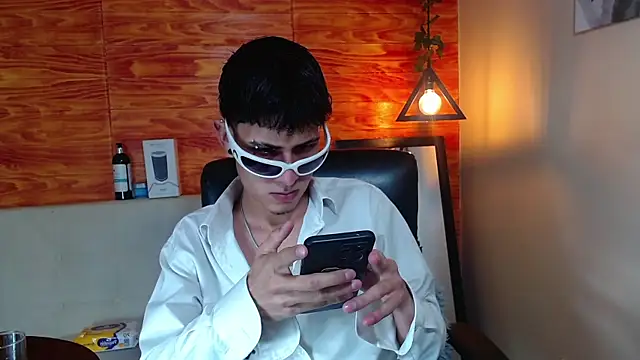 Snapshot of Bastiaan_28 chatting on 02.11.25 Bastiaan 28 online show from 02.11.25