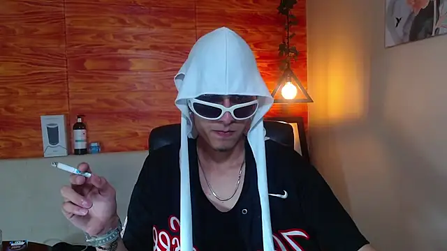 Snapshot of Bastiaan_28 chatting on 02.12.25 Bastiaan 28 online show from 02.12.25