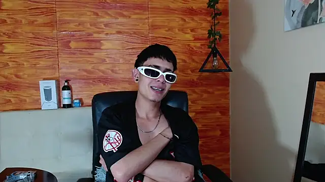 Snapshot of Bastiaan_28 chatting on 02.12.25 Bastiaan 28 online show from 02.12.25